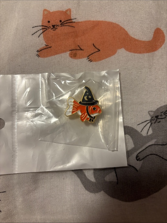 Accessories - halloween fish pin